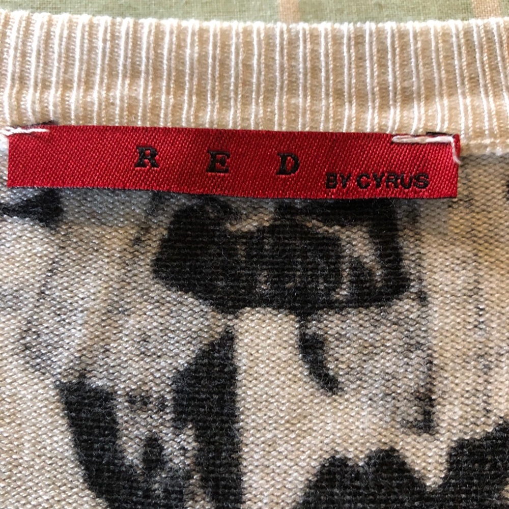 Button down sweater - Picture 3 of 5